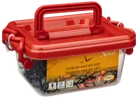 Låda med 100 röda LED-ljusslingor, batteridriven, för inomhus- och utomhusbruk. Levereras i klar plastbehållare med rött lock och bärhandtag.