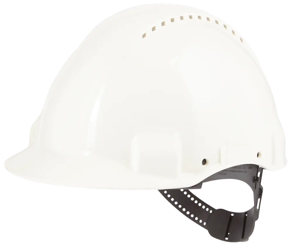Hvid sikkerhedshjelm med ventilationshuller på toppen, justerbart sort hovedbånd og solid skygge. Velegnet til bygge- eller industrimiljøer.