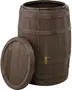 Brun regntønde i plastik med træstruktur, aftageligt låg og messinghane til vandudtag. Cylindrisk form, velegnet til udendørs opsamling af regnvand.