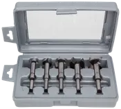 Sæt med fem Forstner-borehoveder i plastkasse, størrelser 15mm til 35mm, velegnet til præcis træboring, hver bor fastgjort i formstøbt rum.