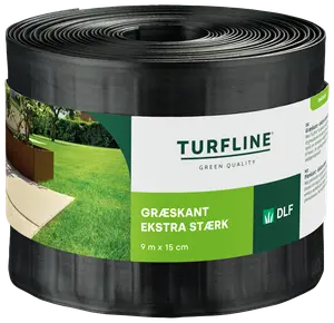 Rulle med extra stark svart gräskant, 9 meter lång och 15 centimeter hög, perfekt för att skapa tydliga gränser mellan gräs och andra ytor i trädgården.