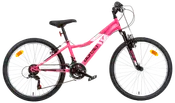 Pink og hvid mountainbike med frontaffjedring, sort sadel, 21 gear og reflekser på begge hjul. Velegnet til unge eller voksne, designet til komfort og terrænkørsel.