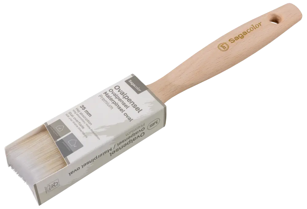 Oval pensel med lyst træskaft, mærket 'Sagacolor'. Syntetiske børster, 35 mm bredde, hul til ophæng. Velegnet til præcisionsmaling og finisharbejde.