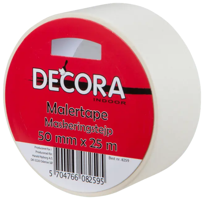 Rulle Decora maskeringstejp för inomhusbruk, 50 mm bred och 25 meter lång. Vit tejp med röd etikett och streckkod på förpackningen.