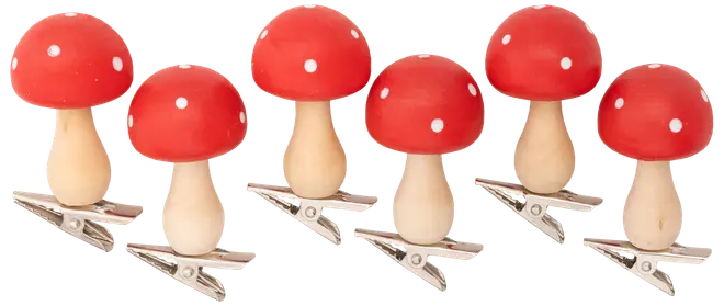 Sæt med seks dekorative svampeclips med røde hatte og hvide prikker, beige stilke og sølvfarvede metalklemmer. Perfekte til hobby, dekoration eller festlig pynt.