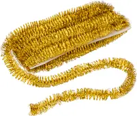 Metallisk guldfärgad girlang, lindad på ett kort. Glänsande, flexibel och lätt, perfekt för julgranar, fester eller pyssel. Cirka 2 meter lång, 1 cm tjock.