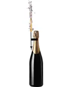 Sort champagneflaske med gyldent folie om halsen, pyntet med en tændt stjernekaster fastgjort på toppen. Perfekt til festlige lejligheder og fejringer.