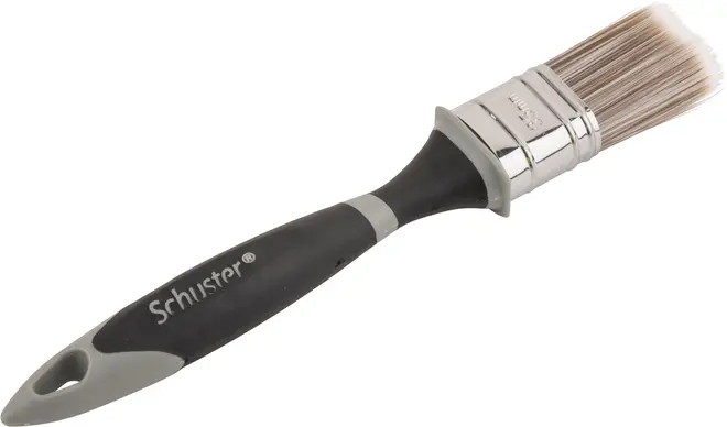 Pensel med svart och grått ergonomiskt handtag, silverfärgat metallfäste och syntetiska borst. Passar för målningsarbeten. Märket 'Schuster' står på handtaget.
