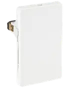 Hvid plast afdækningsplade med glat overflade og rektangulær form, designet til at dække ubrugte eludtag eller afbryderåbninger for et pænt udseende.
