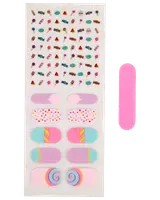 Sæt med farverige negleklistermærker med sliktema og mønstre samt en lille lyserød neglefil. Perfekt til dekoration af børns negle.