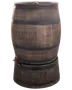 Stor træfad med mørke metalbånd, rustikt udseende og tappehane nær bunden til udskænkning af væsker. Velegnet til opbevaring eller dekoration i hjem eller have.