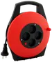 Rød og sort kabelrulle med håndtag, fire stikkontakter, tænd/sluk-knap og udtrækkeligt kabel for nem opbevaring og transport.