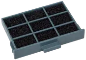 Rektangulær plastfilterpatron med ni rum fyldt med sort porøs skum. Designet til akvarie- eller små apparatfiltre. Har et håndtag for nem udtagning.
