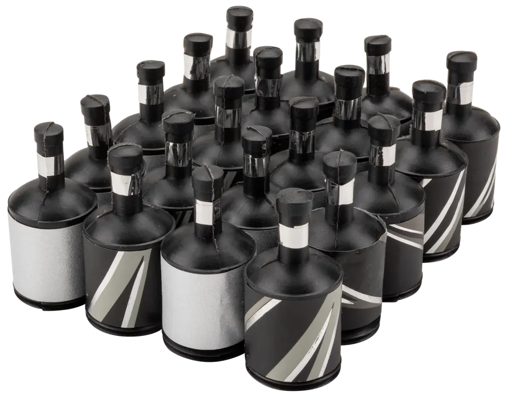 Set med 24 svarta och silverfärgade partybomber formade som bowlingkäglor, med dragtråd och randiga detaljer, perfekta för fest och firande.