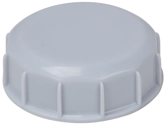 Hvid plastskruelåg med flad top og riflede sider for bedre greb, designet til at passe tæt på beholdere eller flasker og forhindre lækage.