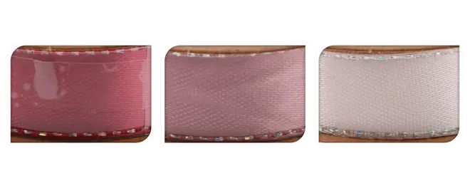 Set med tre satinband i rosa nyanser, alla med diskret glans och sydda kanter. Perfekta för presentinslagning, pyssel eller dekoration. Varje band har sin egen rosa ton.