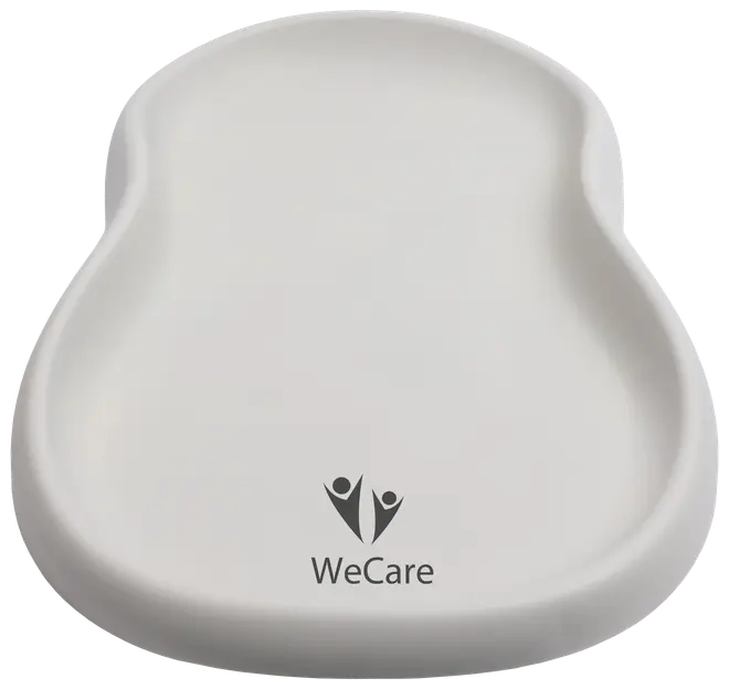 Vit, njurformad medicinsk bricka med upphöjda kanter, slät yta och "WeCare"-logotyp på ena sidan. För medicinska instrument eller avfall.