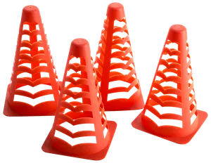 Sæt med fire orange plastikkegler med åbne sider og firkantede baser, ideelle til sportstræning, agilityøvelser og markering af grænser på baner eller i gymnastiksale.