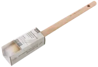 Rund pensel med naturbørster, træhåndtag og ophængshul. Penslen er 30 mm bred og har mærket emballage omkring børsterne.