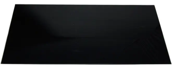 Rektangulær sort akrylplade med blank overflade, glat finish og skarpe kanter. Velegnet til gør-det-selv projekter, skilte eller beskyttelsesdæksler. Let og holdbart materiale.