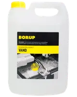 En-liters plastflaske Borup demineraliseret vand med gul hætte, blå og gul etiket. Velegnet til strygejern, batterier, rengøring og blomster. Klar, farveløs væske.