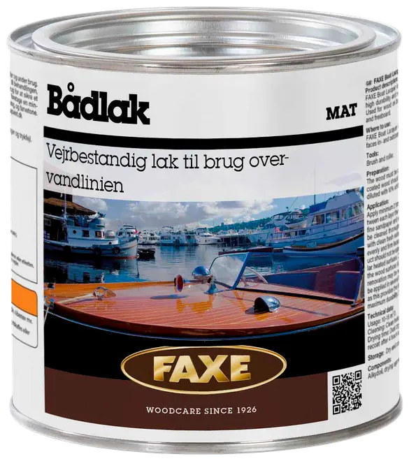 FAXE bådlak, mat finish, vejrbestandig lak til brug over vandlinjen. Metal dåse med etikette, viser træbåddæk og marina. Til træpleje siden 1926.