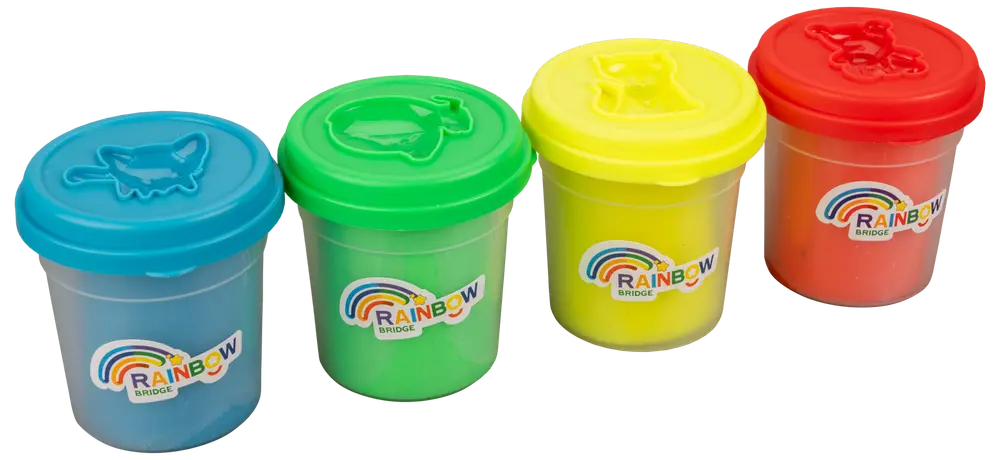 Sæt med fire Rainbow Bridge modellervoksbøtter i blå, grøn, gul og rød, hver med matchende låg med dyreform. Velegnet til kreativ leg og håndværk.