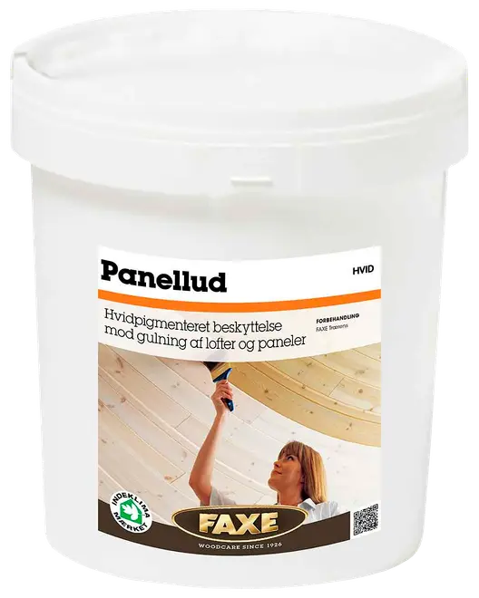 Hvid Faxe Panellud træbehandling i plastspand, beskytter lofter og paneler mod gulning. Dansk etiket med billede af påføring på lyst træ.