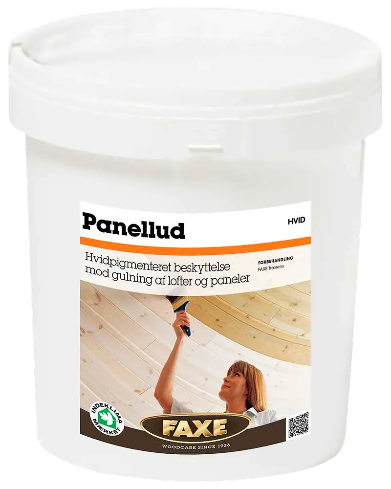 Hvid Faxe Panellud træbehandling i plastspand, beskytter lofter og paneler mod gulning. Dansk etiket med billede af påføring på lyst træ.