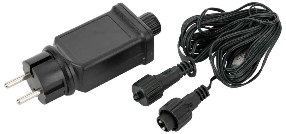 Svart strömadapter med europeisk kontakt, lång kabel och två vattentäta kontakter. Passar utomhusbelysning eller elektronik som kräver säker, vädertålig strömförsörjning.