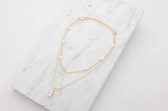 Halsband med pärlor - guld