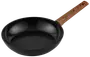 Sort non-stick stegepande med rund form og træhåndtag. Indersiden er glat og dyb, velegnet til madlavning. Håndtaget har et hul til ophæng.
