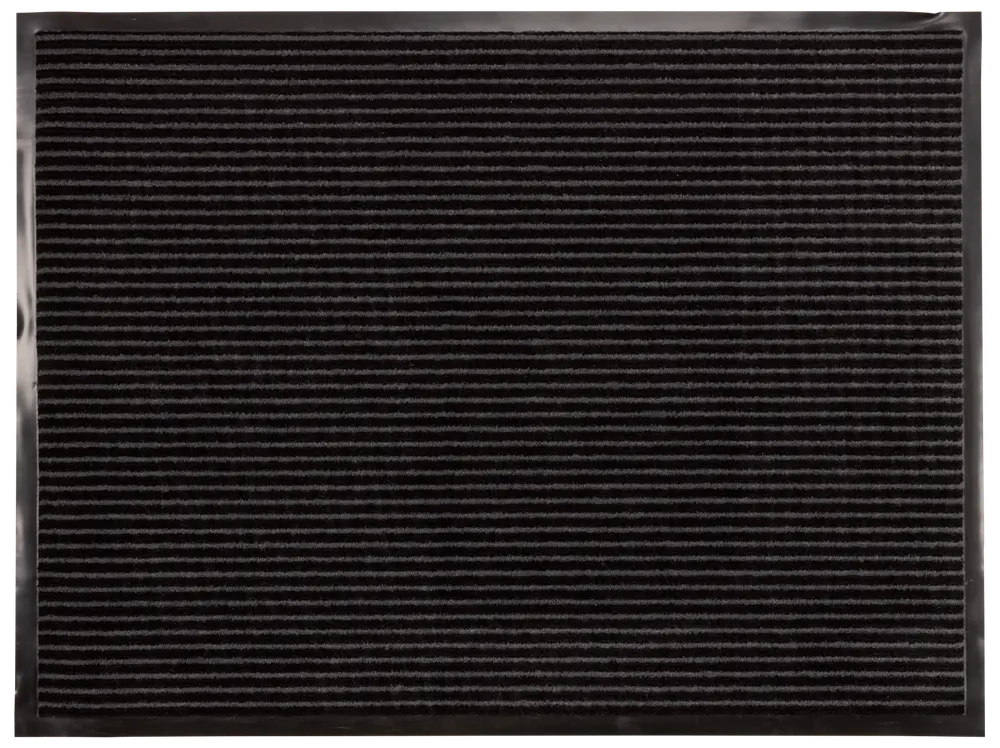 Rektangulært sort dørmåtte med vandret ribbet tekstur. Holdbart materiale, fanger snavs og fugt, og giver en skridsikker overflade til indgangspartier.