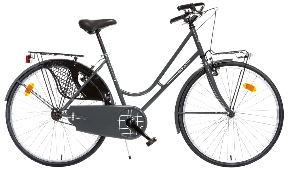 Klassisk stadscykel med lågt insteg, svart färg, pakethållare, kedjeskydd, stänkskärmar och reflexer. Upprätt styre och bekväm sadel för vardagsbruk.
