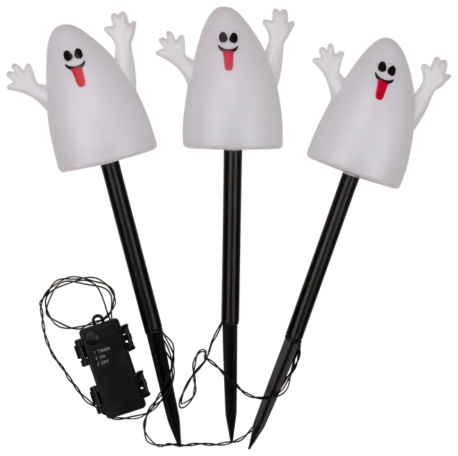 Set med tre Halloween-trädgårdspinnar med leende spökfigurer, upphöjda armar, svarta pinnar och timerkontroll. Tillverkade av plast, perfekta för festlig utomhusdekoration.