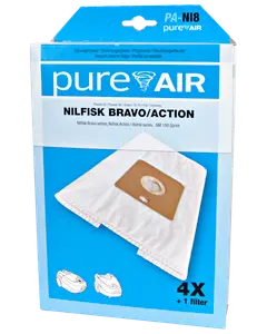 Förpackning med fyra PureAir dammsugarpåsar och ett filter, kompatibla med Nilfisk Bravo/Action-modeller. Påsarna är vita med brun pappkrage.