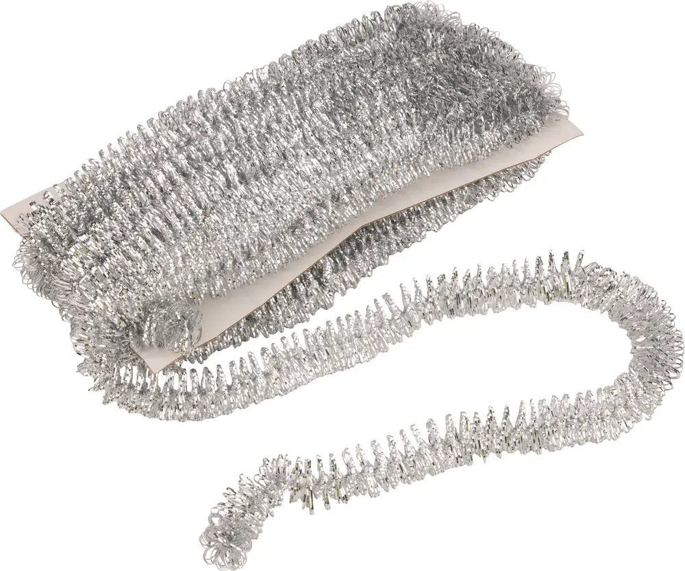 Silverfärgad glittrande girlang på kort. Blanka, slingrande trådar, perfekt för julgranar, fester eller pyssel. Flexibel och lätt att forma och hänga upp.