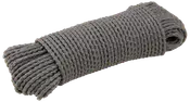 Ett knippe grått flätat rep, prydligt rullat. Hållbart syntetmaterial, lämpligt för utomhusbruk, camping eller allmän användning. Cirka 10 meter långt och 6 mm tjockt.