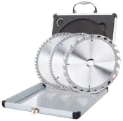 Sæt med tre rundsavklinger i blankt metal, forskellige tandmønstre, leveres i beskyttende transportkuffert med håndtag og sikker lås.