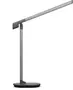 Elegant LED skrivebordslampe med slankt, justerbart arm og rektangulær fod. Har touch-kontrol på basen, mat sort og sølv finish, perfekt til kontor eller studie.