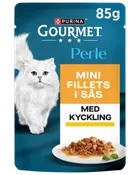 Purina Gourmet Perle kattmatpåse, 85g, med minifiléer i sås med kyckling. Förpackningen visar en vit katt och en tallrik med kycklingfiléer i sås.