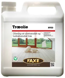 FAXE hvid træolie i plastdunk, egnet til ubehandlet og ludbehandlet trægulv. Med håndtag og skruelåg for nem dosering. Indeklima-mærket.