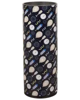 Hög cylindrisk termosmugg med nyårsmotiv: klockor, ballonger, partyhattar, konfetti och champagneglas på mörk bakgrund. Tillverkad i rostfritt stål, isolerad för drycker.