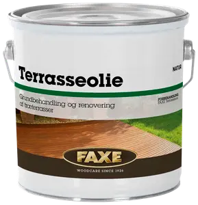 FAXE Terrasseolie, natur, til grundbehandling og renovering af træterrasser. Metalspand med håndtag, velegnet til udendørs træpleje. Træpleje siden 1926.