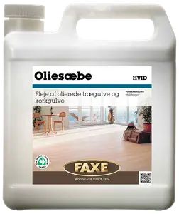 FAXE Hvid Oliesæbe til rengøring og pleje af olierede træ- og korkgulve. Leveres i plastdunk med hank og skruelåg, egnet til indendørs brug.