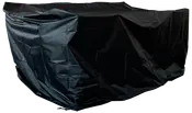 Stor svart vattentät skyddshuva i rektangulär form, tillverkad av slitstarkt plastmaterial. Skyddar utemöbler eller utrustning mot regn, damm och sol. Synliga veck.