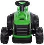 Grøn plastik pedaltraktor med sort rat, fire store teksturerede hjul og detaljeret frontgitter. Velegnet til børn, designet til leg både inde og ude.