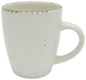 Hvid keramikkop med stort håndtag, diskrete brune prikker og dekorativ, let ujævn brun kant. Enkel, rustik stil, velegnet til varme drikke som kaffe eller te.