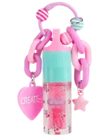 Lyserød og blå lipgloss med kirsebærprint, kraftig pastelkæde, hjerte- og stjernevedhæng samt stribede perler. Sjov og dekorativ emballage til børn eller teenagere.