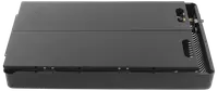 Rektangulär svart gasgrill med platt, slät lock, integrerade handtag och synliga ventilationsöppningar på sidan. Kompakt, modern design för utomhusgrillning.